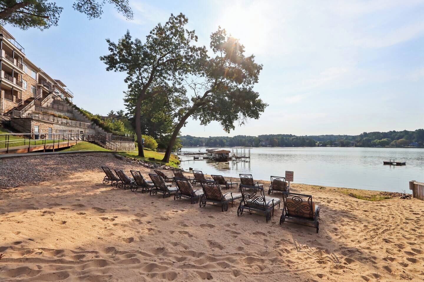 Una spiaggia nelle vicinanze