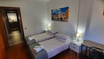 Fer et planche Ă  repasser, accĂšs Internet, draps fournis