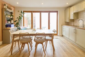 House | 3 bedrooms - Host Stay Aurora (Deal)