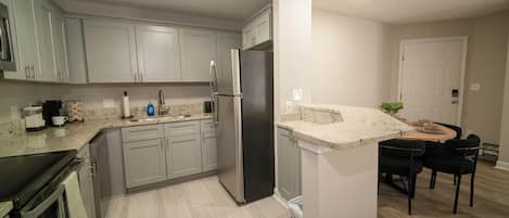 Mikrowelle, Ofen, Herdplatte, Geschirrspüler