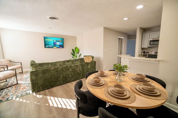 Interior - UptownLUXE Retreat~Walk to BOA/Spectrum~Free Parking~ W/D~ 2BR (Charlotte)