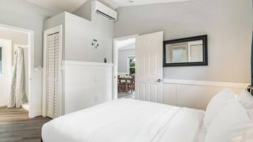 1 slaapkamer, een strijkplank/strijkijzer, gratis wifi, beddengoed