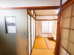 Free WiFi, bed sheets - Seisha for guests aged 18-55 only (Nara)