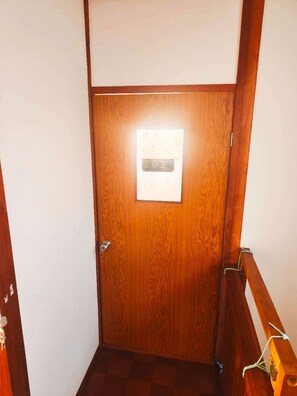 Comfort Room, Non Smoking, For guests aged 18-55 only | Wi-Fi de cortesia, roupa de cama