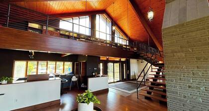 The Cobalt Suite: Two King Beds with Bay Window