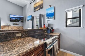 Coffee/tea maker, fridge, microwave, oven