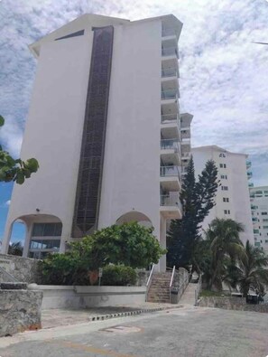 Exterior - Amazing OceanFront Studio Condo (Cancún)