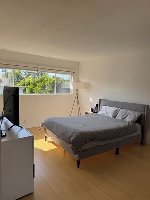 2 多间卧室、办公桌、熨斗/熨衣板、WiFi