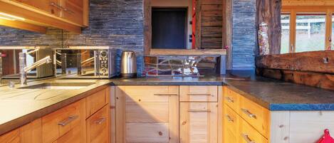 Réfrigérateur, micro-ondes, four, lave-vaisselle