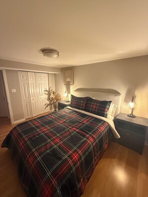 5 عدّة غرف نوم ومكواة/لوح كي وواي فاي وملاءات أسرّة