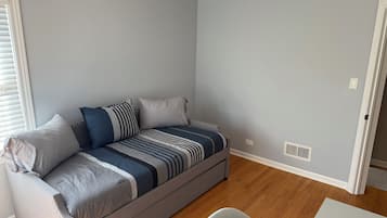 Smart TV, table tennis, stereo