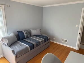 Smart TV, table tennis, stereo