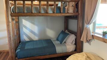 3 bedrooms, bed sheets