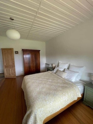 WiFi, bed sheets - Grasmere private farm stay (North Bruny)