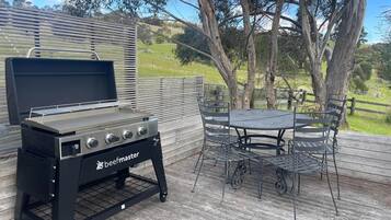 تناول الطعام بالخارج