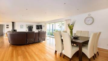 تناول الطعام