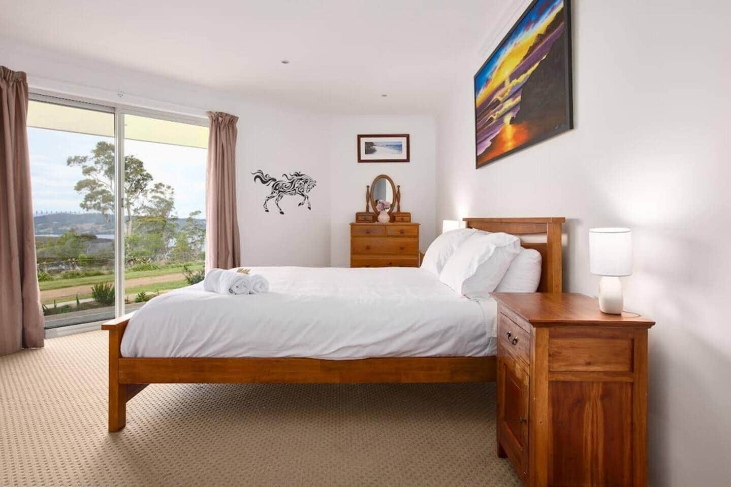 2 bedrooms, iron/ironing board, bed sheets