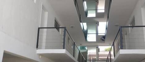 Standardrum - utsikt mot innergården | Terrass/Patio