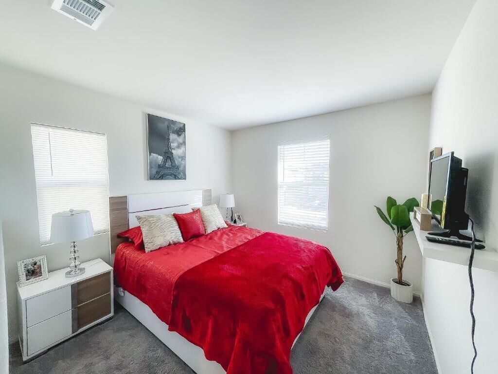 منزل سوبيريور - لغير المدخنين - برواق | مكتب ومساحة عمل للكمبيوتر المحمول وستائر تعتيم ومكواة/لوح كي