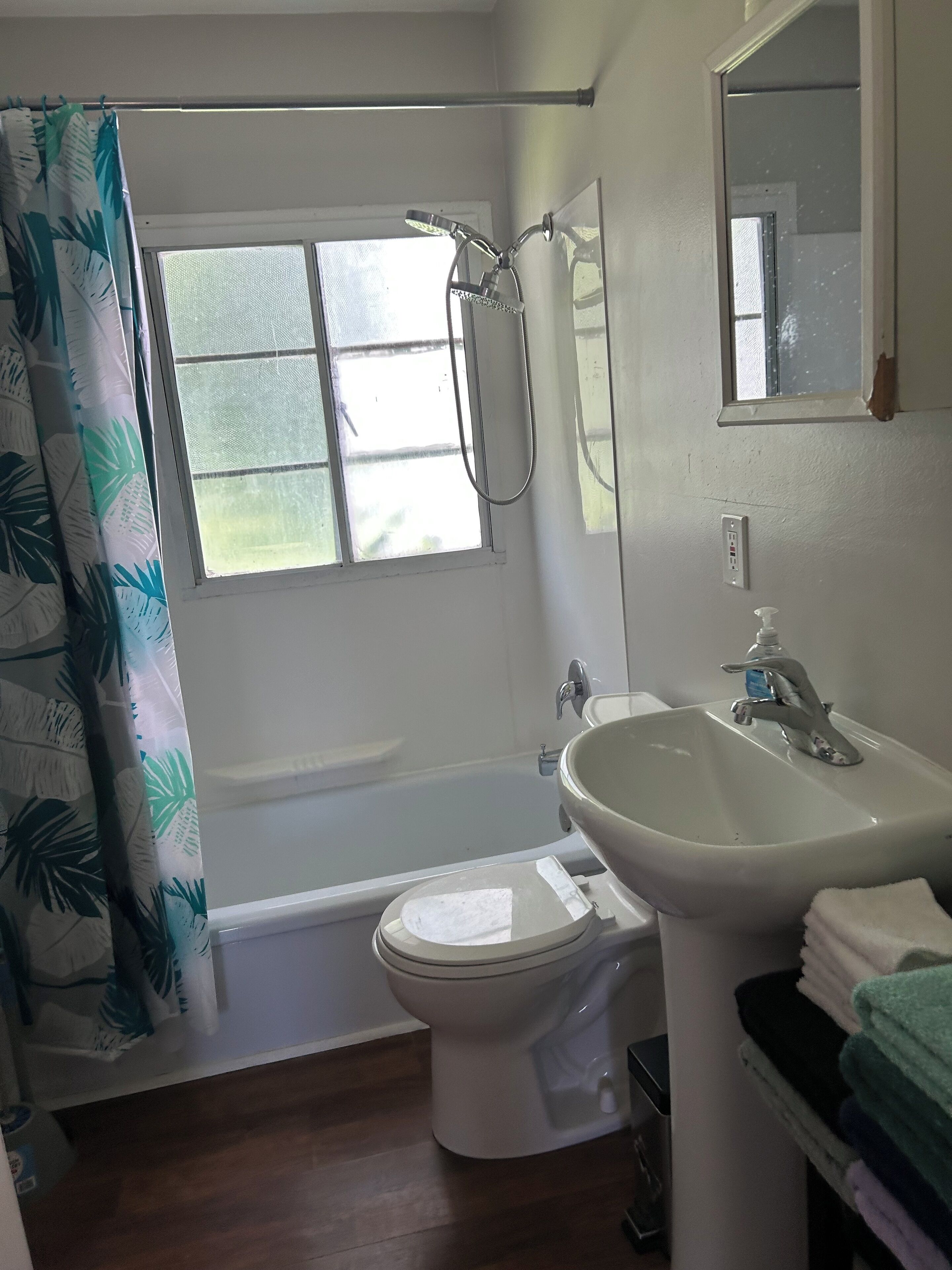 Bidet, Handtücher, Toilettenpapier