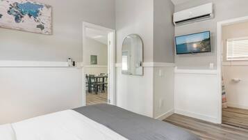 1 slaapkamer, een strijkplank/strijkijzer, gratis wifi, beddengoed