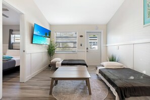 1 غرفة نوم ومكواة/لوح كي وواي فاي مجانًا وملاءات أسرّة