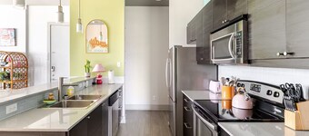 Perfect location! 2BR Apt by Magnolia Ave, 10min to TCU, 15min to Stockyards