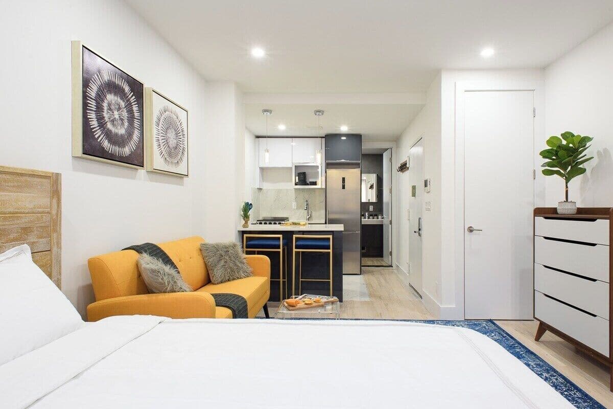 Studio, 1 Queen Bed, Non Smoking | Desk, laptop workspace, iron/ironing board, free WiFi