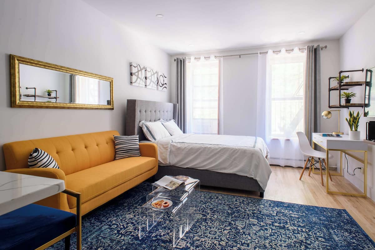 Studio, 1 Queen Bed, Non Smoking | Desk, laptop workspace, iron/ironing board, free WiFi