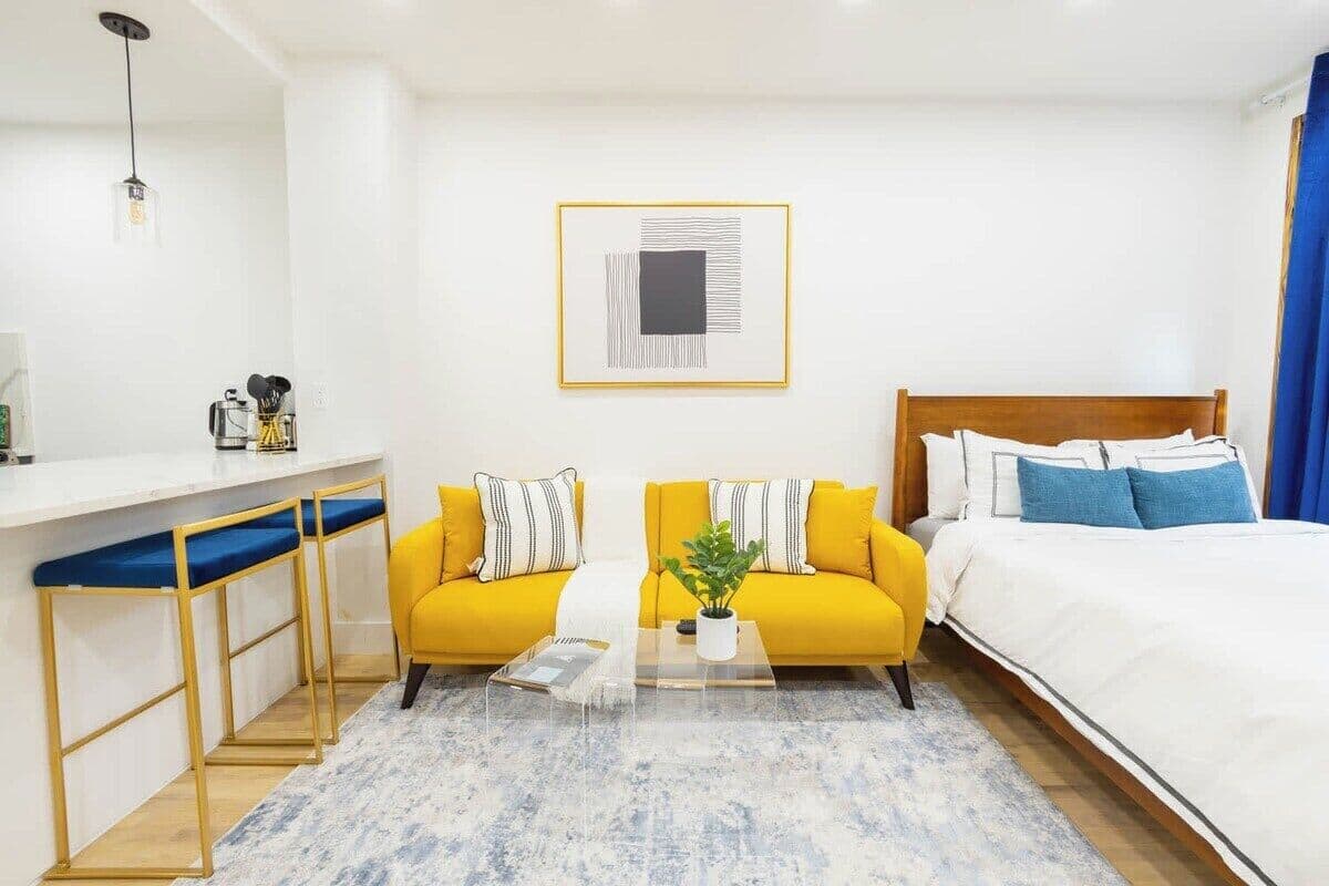 Studio, Kitchen | Desk, laptop workspace, iron/ironing board, free WiFi