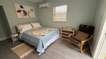 Deluxe tweepersoonskamer, uitzicht op tuin | Een kluis op de kamer, een strijkplank/strijkijzer, gratis wifi