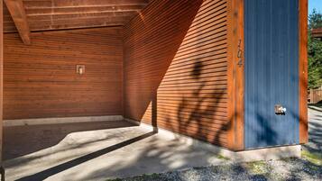 المنطقة المحيطة بالمنشأة