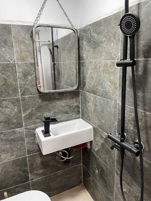 Håndklær og toalettpapir