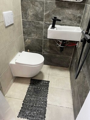 Toallas y papel de baño