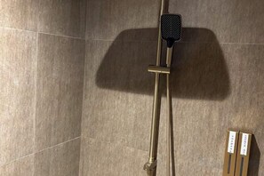 Ảnh chưa phân loại, 2 trong số 17 ảnh, nút
