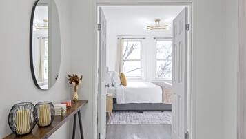 2 bedrooms, internet, bed sheets