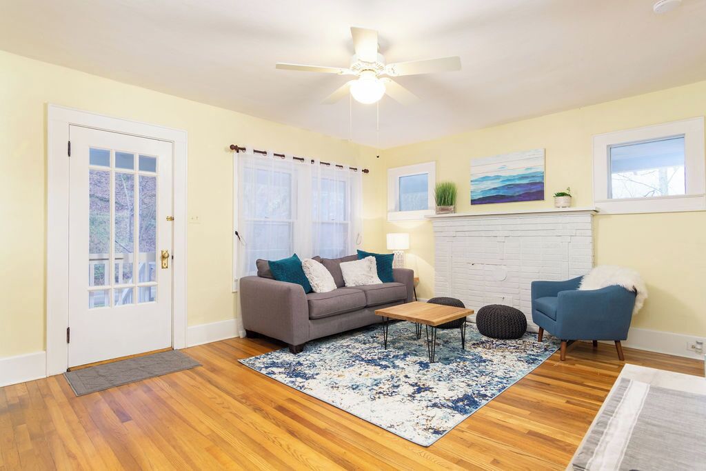 Smart TV, DVD player, books