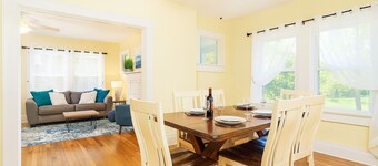 Cottage w/Hot Tub & Views. Pet Friendly!