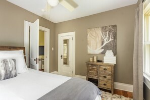 3 bedrooms, iron/ironing board, travel crib, free WiFi