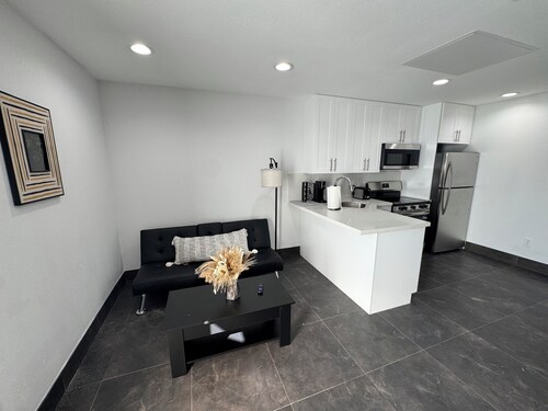 Clewiston Comfort #2 – Modern 1BR Escape