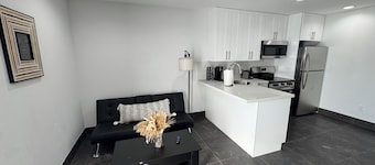 Clewiston Comfort #2 – Modern 1BR Escape