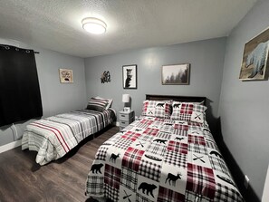 2 habitaciones, tabla de planchar con plancha, wifi y ropa de cama