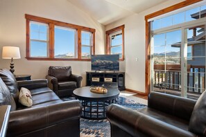 Smart TV, chimenea y videojuegos 