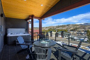 Tina de hidromasaje al aire libre