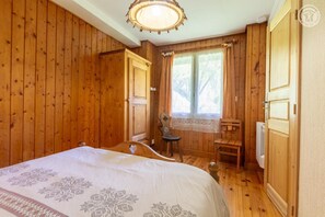 Strykejern/-brett og reiseseng for barn