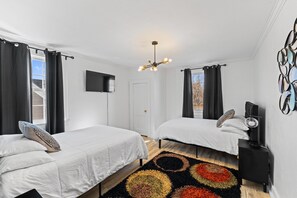 4 عدّة غرف نوم ومكواة/لوح كي وواي فاي مجانًا وملاءات أسرّة