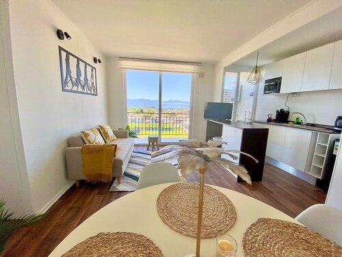 Beautiful apartment with excellent volcano and lake view.