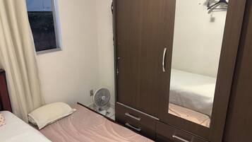 2 quartos, ferros/tábuas de passar roupa, Wi-Fi, roupa de cama