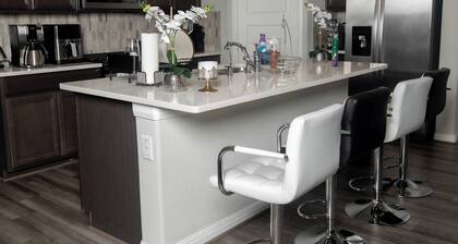 Charming 1-bedroom in a House in delightful Richmond, TX w/Private Bath
