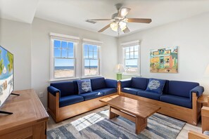 Smart TV - Bluefish | Cozy Buxton Getaway w/ Ocean View (Buxton)